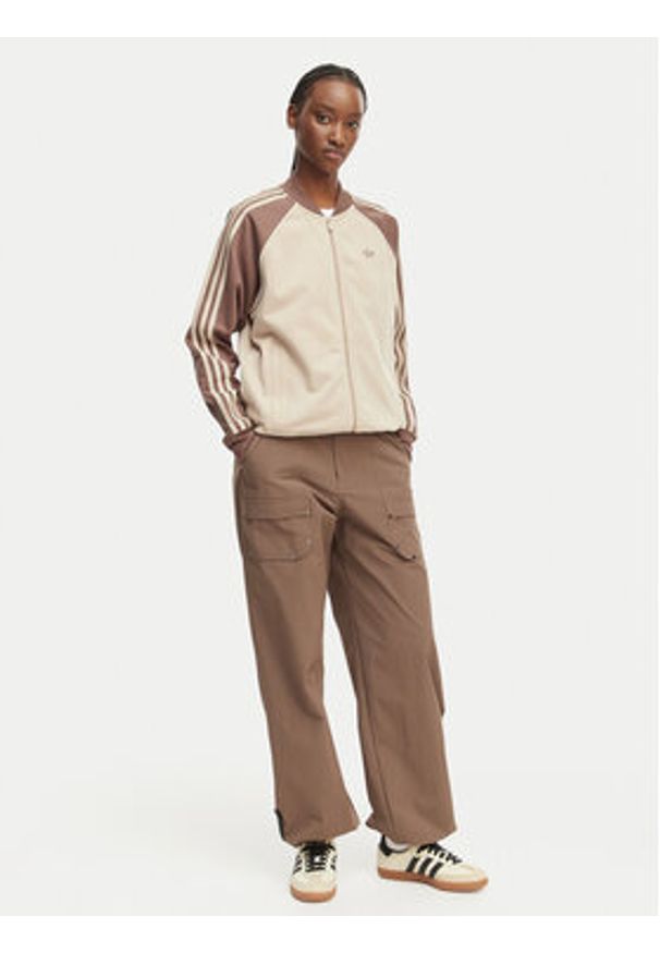 Adidas - adidas Bluza adicolor SST KD8825 Beżowy Oversize. Kolor: beżowy. Materiał: syntetyk, bawełna