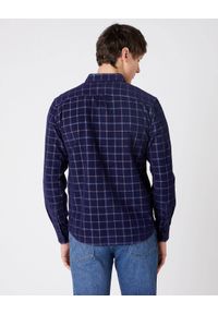 Wrangler - WRANGLER LS 1PKT SHIRT MĘSKA KOSZULA W KRATĘ DŁUGI RĘKAW PATRIOT BLUE W5AE4AX5H. Długość rękawa: długi rękaw. Długość: długie