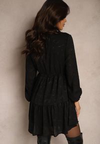 Renee - Czarna Sukienka Plumeti o Rozkloszowanym Kroju ze Ściągaczem w Talii i Falbanką u Dołu Ilida. Kolor: czarny. Materiał: jeans. Wzór: kwiaty. Typ sukienki: rozkloszowane #3
