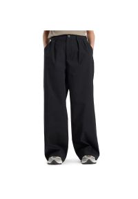 Spodnie damskie New Balance WP51538BK - czarne. Stan: podwyższony. Kolor: czarny. Materiał: bawełna, nylon, dresówka #1