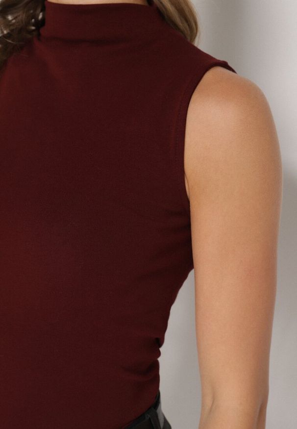 Born2be - Bordowy Bawełniany Top o Dopasowanym Kroju z Półgolfem Unarisa. Okazja: na co dzień, na spotkanie biznesowe. Kolor: czerwony. Materiał: bawełna. Styl: casual, klasyczny, biznesowy