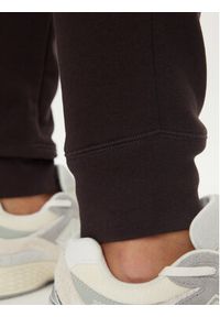 GAP - Gap Spodnie dresowe 804257-08 Brązowy Regular Fit. Kolor: brązowy. Materiał: bawełna