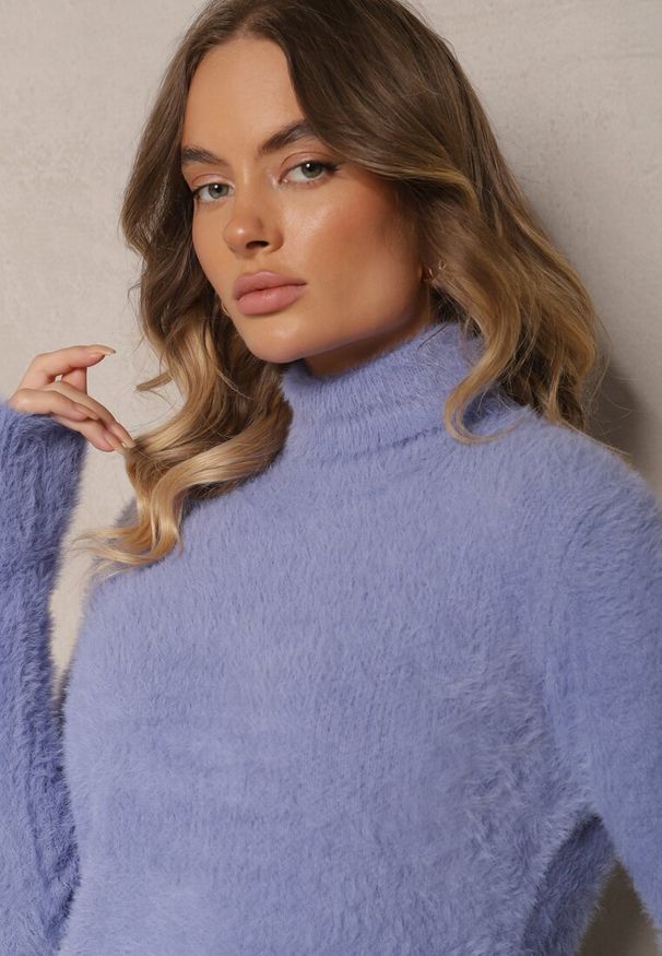 Renee - Niebieski Casualowy Golf z Wełną Nomilae. Okazja: na co dzień. Typ kołnierza: golf. Kolor: niebieski. Materiał: wełna. Styl: casual
