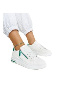 Inna Białe sneakersy z zielonymi wstawkami Anaunia. Okazja: na spacer, na co dzień. Nosek buta: okrągły. Kolor: biały. Sport: turystyka piesza #1