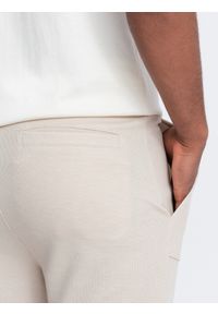 Ombre Clothing - Męskie spodnie dresowe ze strukturalnej dzianiny - jasnobeżowe V1 - Rozmiar: L. Kolor: beżowy. Materiał: dresówka, dzianina. Wzór: melanż, aplikacja, ze splotem. Styl: elegancki #7