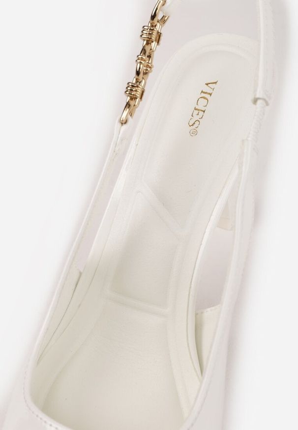 Renee - Białe Eleganckie Szpilki Slingback VICES z Ozdobną Aplikacją przy Pasku Natera. Zapięcie: pasek. Kolor: biały. Wzór: aplikacja. Obcas: na szpilce. Styl: elegancki. Wysokość obcasa: średni