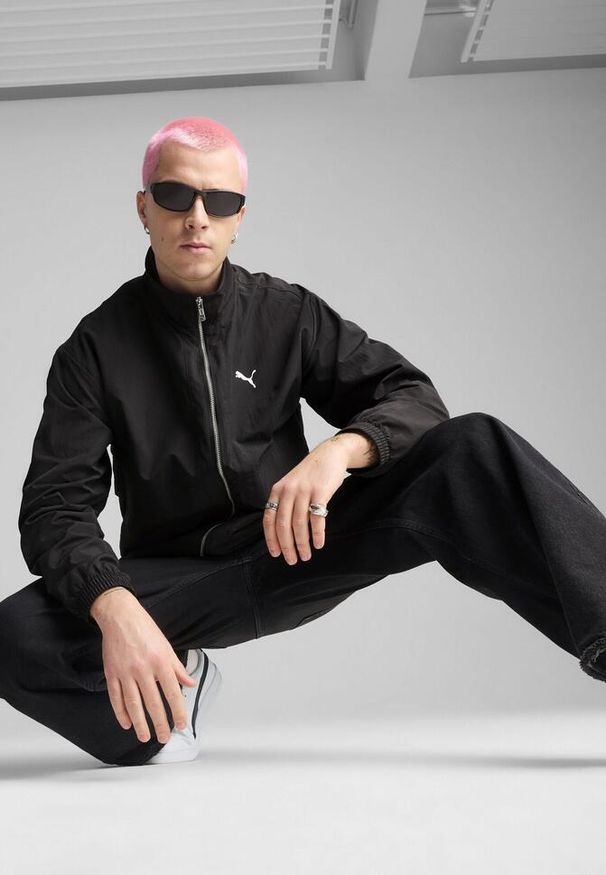 Puma - Męska wiatrówka Style PUMA Black. Typ kołnierza: kołnierzyk stójkowy. Kolor: czarny. Materiał: guma. Wzór: nadruk