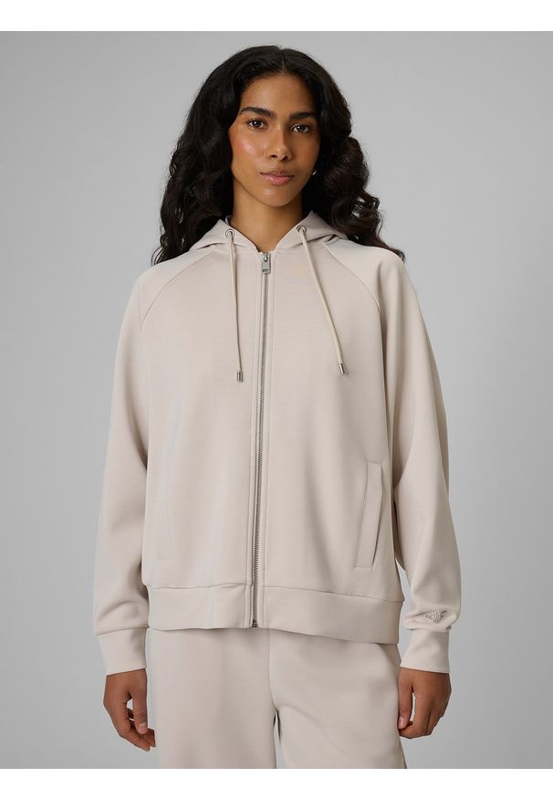 4f - 4F Bluza dresowa loose z kapturem damska - biała XS. Okazja: na co dzień. Typ kołnierza: kaptur. Kolor: biały. Materiał: dresówka. Styl: casual, klasyczny