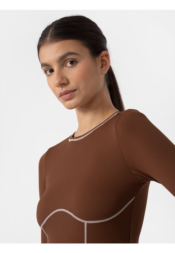4f - 4F Longsleeve crop-top slim gładki damski XS. Typ kołnierza: dekolt gorset. Kolor: brązowy. Materiał: materiał. Długość rękawa: długi rękaw. Wzór: gładki