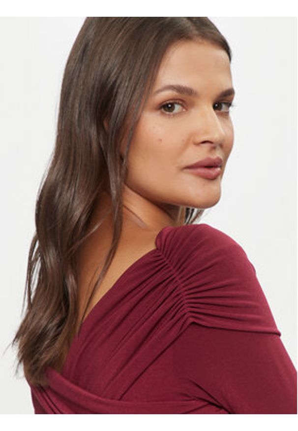 ViCOLO Sukienka wieczorowa TS0240 Bordowy Slim Fit. Kolor: czerwony. Materiał: syntetyk. Styl: wizytowy