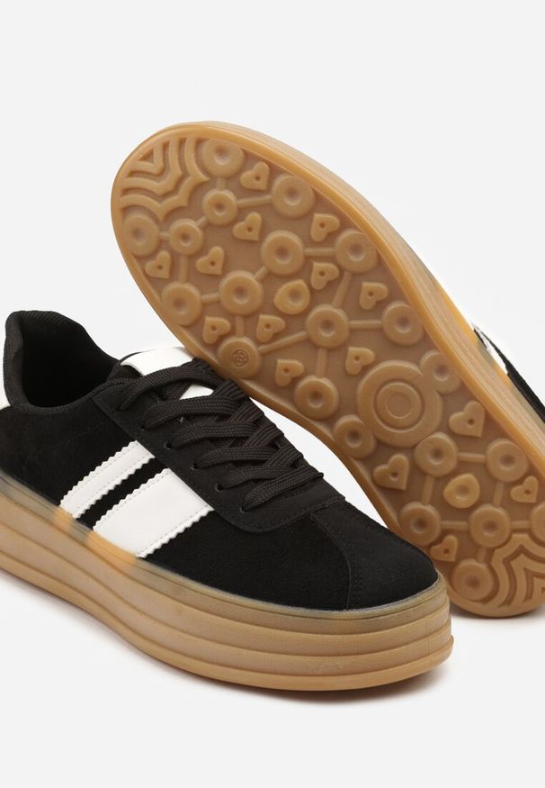 Renee - Czarne Sneakersy Kultowe Tenisówki z Ozdobnymi Paskami Vandell. Okazja: na co dzień. Zapięcie: pasek. Kolor: czarny. Materiał: jeans. Szerokość cholewki: normalna. Wzór: paski
