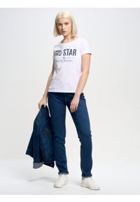 Big-Star - Koszulka damska o klasycznym kroju biała Brunona 101. Okazja: na co dzień. Kolor: biały. Materiał: jeans, bawełna, dzianina. Wzór: nadruk, napisy. Styl: klasyczny #3