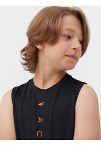 4F JUNIOR - Tank top sportowy szybkoschnący chłopięcy. Kolor: czarny. Materiał: skóra, włókno, dzianina. Wzór: napisy