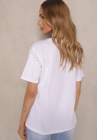 Renee - Biały T-shirt z Bawełny z Koralikami Vlerra. Okazja: na co dzień, na spacer. Kolor: biały. Materiał: bawełna. Wzór: aplikacja. Sezon: lato, wiosna. Styl: klasyczny, casual #3