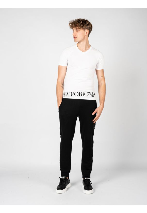 Emporio Armani T-shirt V-neck | 111760 3R755 | Mężczyzna | Biały. Kolor: biały. Materiał: bawełna, elastan. Wzór: nadruk, aplikacja