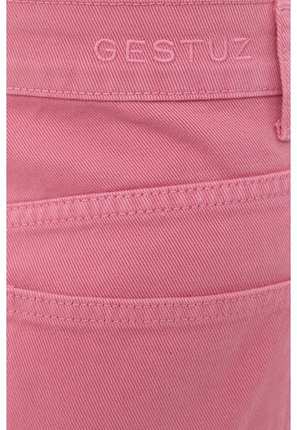 GESTUZ - Gestuz jeansy damskie high waist. Stan: podwyższony. Kolor: różowy
