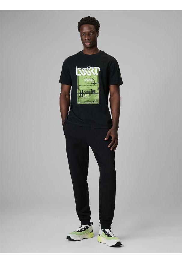 4f - 4F T-shirt regular z nadrukiem męski - czarny M. Okazja: na co dzień. Kolor: czarny. Materiał: dzianina, bawełna, materiał. Wzór: nadruk. Styl: casual, klasyczny