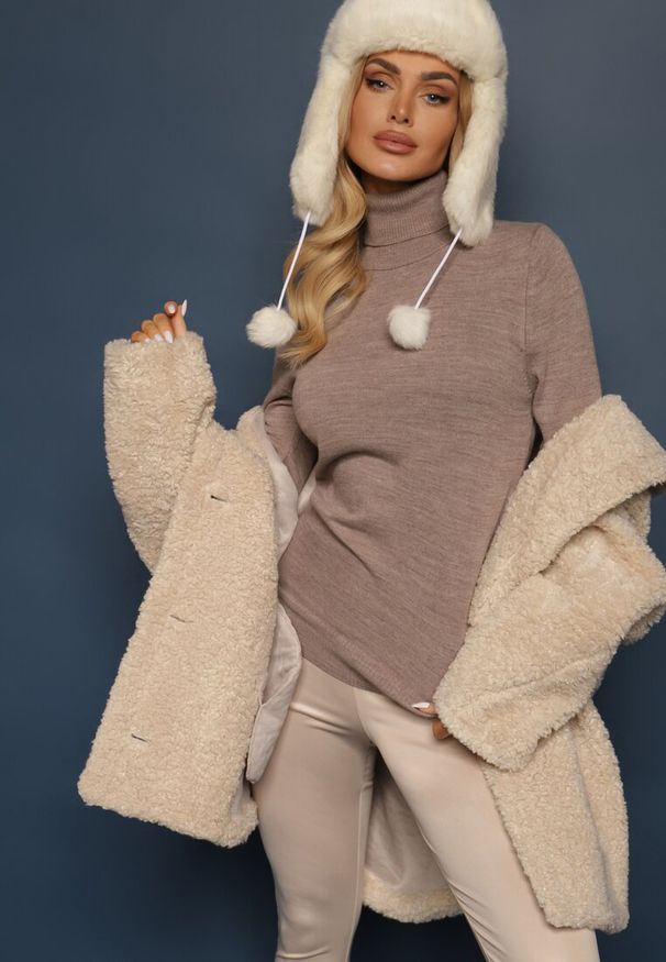 Renee - Beżowy Klasyczny Golf ze Ściągaczami przy Rękawach Felinia. Typ kołnierza: golf. Kolor: beżowy. Materiał: jeans. Długość rękawa: długi rękaw. Długość: długie. Wzór: aplikacja, bez wzorów. Styl: klasyczny