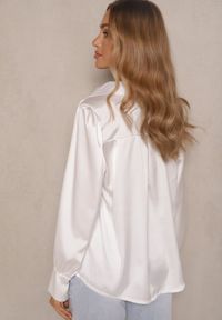 Renee - Biała Bluzka z Kołnierzykiem i Ozdobnym Marszczeniem Ariba. Kolor: biały. Styl: elegancki #3