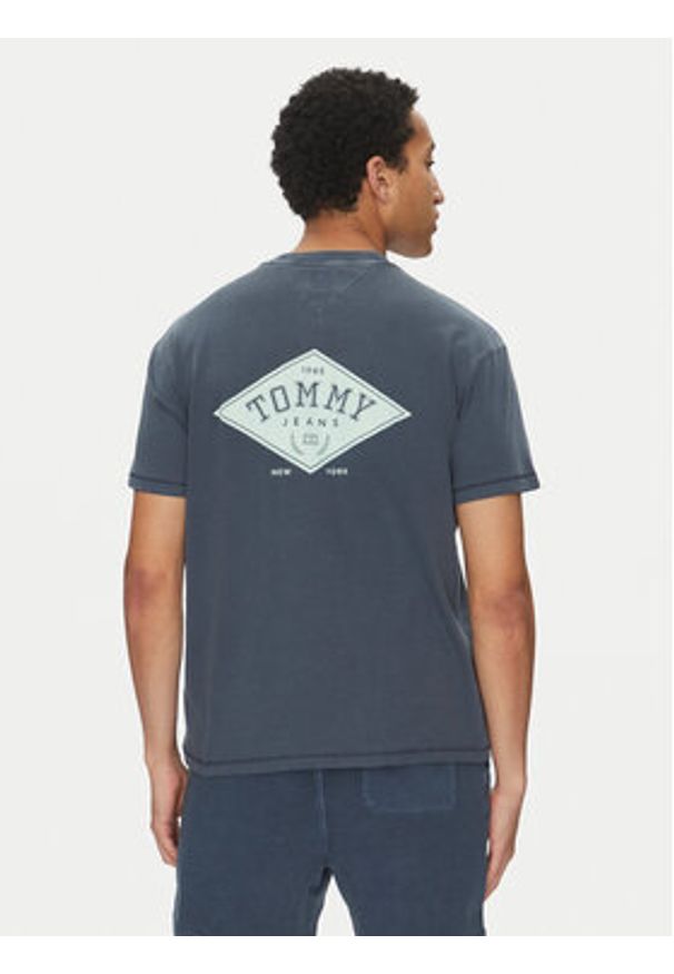 Tommy Jeans T-Shirt Varsity DM0DM20806 Granatowy Relaxed Fit. Kolor: niebieski. Materiał: bawełna