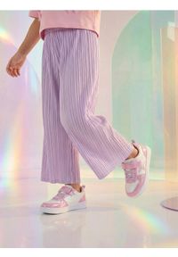 Sinsay - Spodnie plisowane z elastycznym pasem - fioletowy. Kolor: fioletowy #1
