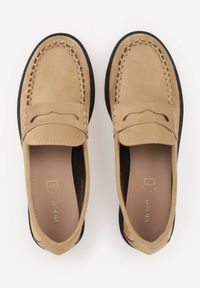 Born2be - Beżowe Mokasyny VICES ze Skórzaną Wkładką Ozdobione Przeszyciami Nicogeus. Okazja: na co dzień. Kolor: beżowy. Materiał: skóra. Wzór: aplikacja. Styl: casual, elegancki, klasyczny #4