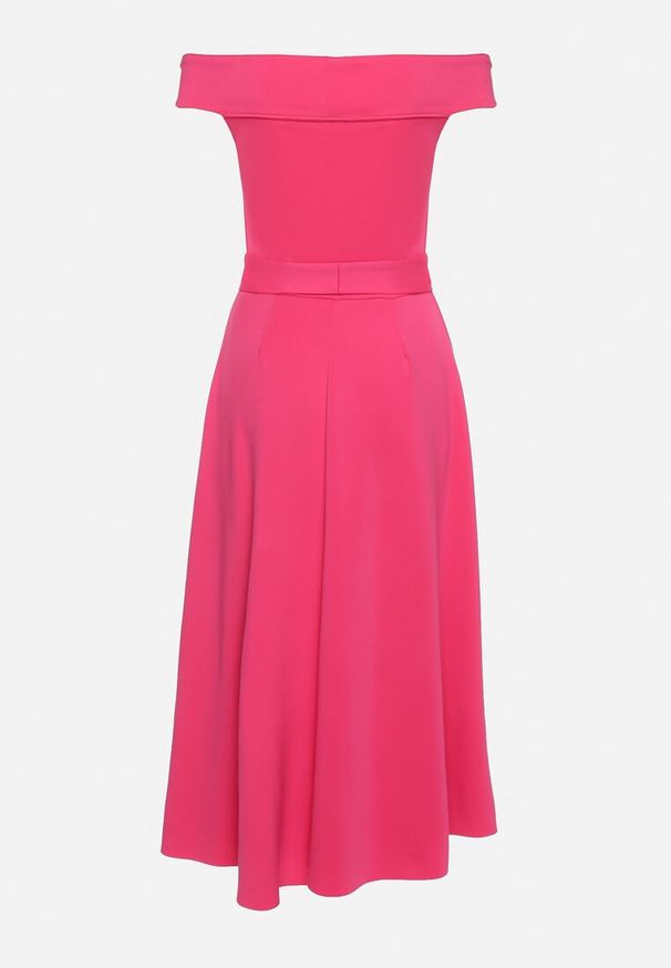 Born2be - Fuksjowa Elegancka Sukienka o Fasonie Hiszpanki z Materiałowym Paskiem Xaelia. Typ kołnierza: dekolt hiszpanka. Kolor: różowy. Materiał: materiał. Styl: elegancki