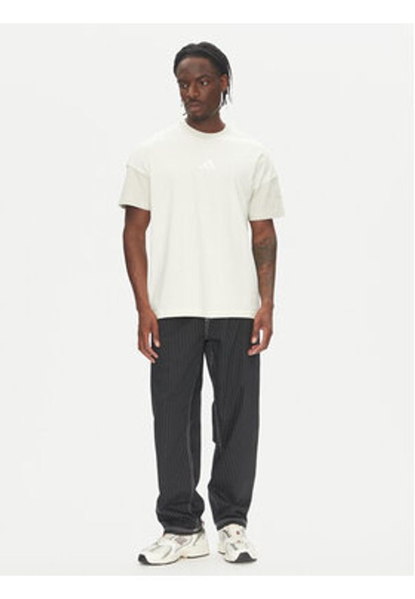 Adidas - adidas T-Shirt ALL SZN Colorblock JJ3679 Biały Loose Fit. Kolor: biały. Materiał: bawełna