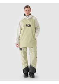 4f - Bluza snowboardowa z softshellu membrana 5000 damska - oliwkowa/khaki. Typ kołnierza: kaptur. Kolor: oliwkowy, brązowy, wielokolorowy. Materiał: syntetyk, materiał, elastan, tkanina, dzianina. Długość rękawa: raglanowy rękaw. Wzór: jednolity. Sezon: zima. Sport: snowboard