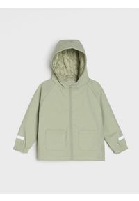 Sinsay - Kurtka softshell z kapturem i odblaskowymi elementami - zielony. Typ kołnierza: kaptur. Kolor: zielony. Materiał: softshell #1