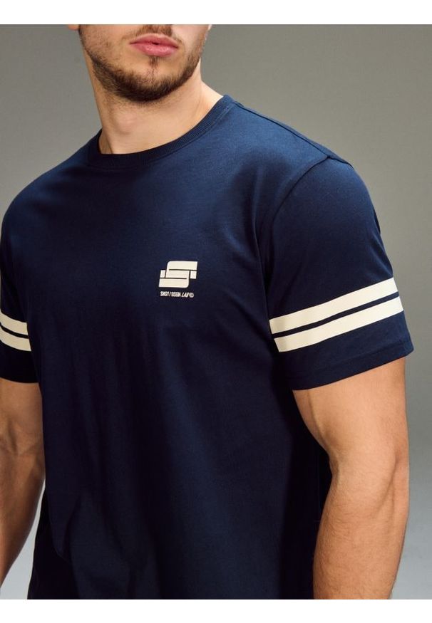 Sinsay - Bawełniana koszulka z nadrukiem - granatowy. Kolor: niebieski. Materiał: bawełna. Wzór: nadruk