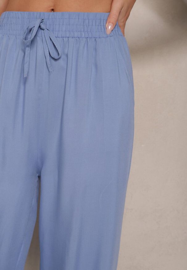 Renee - Niebieskie Szerokie Spodnie z Wiskozy High Waist Naivella. Okazja: na co dzień. Stan: podwyższony. Kolor: niebieski. Materiał: wiskoza. Styl: elegancki, casual