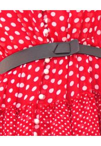 MOTIVE&MORE - Czerwona sukienka Bon Bon. Kolor: czerwony. Materiał: wiskoza, materiał. Wzór: aplikacja, kropki. Sezon: lato, wiosna. Styl: wakacyjny. Długość: mini #3