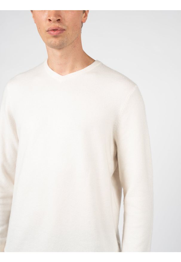 Guess Sweter | M2RR12Z2QA1 | Mężczyzna | Biały. Okazja: na co dzień. Typ kołnierza: dekolt w kształcie V. Kolor: biały. Materiał: akryl, poliester, nylon, elastan. Styl: casual
