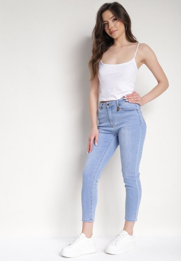 Born2be - Jasnoniebieskie Jeansy Skinny z Regularną Talią Fionel. Kolor: niebieski. Wzór: aplikacja. Styl: klasyczny, elegancki