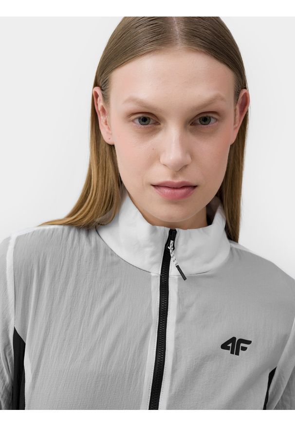 4f - 4F Kurtka trekkingowa PrimaLoft® Active damska - biała XS. Typ kołnierza: bez kaptura. Kolor: biały. Materiał: dzianina, tkanina. Technologia: Primaloft