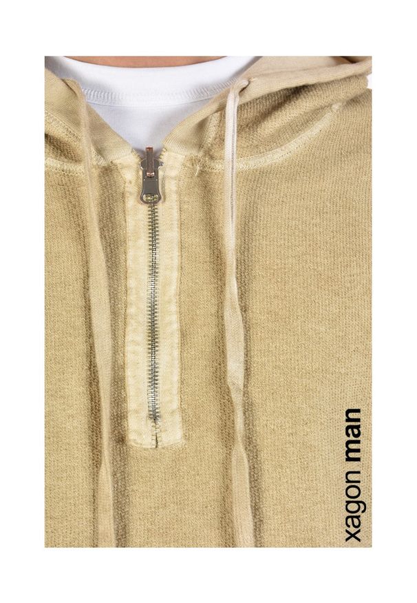 Xagon Man Bluza | P2108 1J 21005 | Mężczyzna | Beżowy. Okazja: na co dzień. Typ kołnierza: kaptur. Kolor: beżowy. Materiał: bawełna. Wzór: aplikacja. Styl: casual