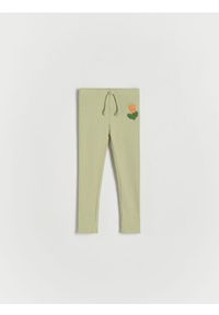 Reserved - Bawełniane legginsy z naszywką - jasnozielony. Kolor: zielony. Materiał: bawełna. Wzór: aplikacja