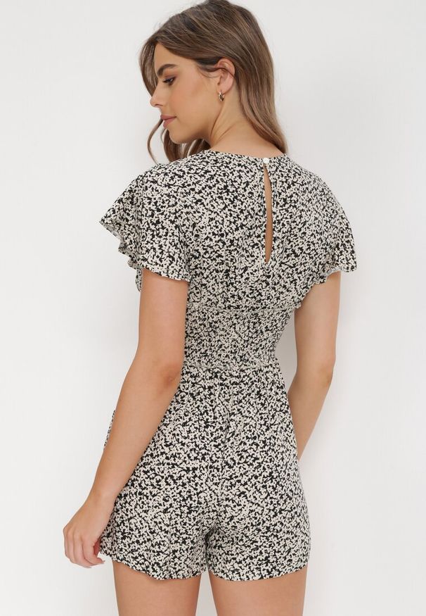 Born2be - Czarny Kombinezon Aedinna. Kolor: czarny. Materiał: wiskoza, tkanina, jeans. Długość rękawa: krótki rękaw. Długość: krótkie. Wzór: kwiaty