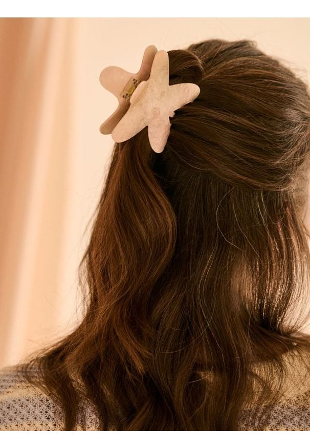 Sinsay - Klamra do włosów w kształcie rozgwiazdy - kremowy. Kolor: kremowy