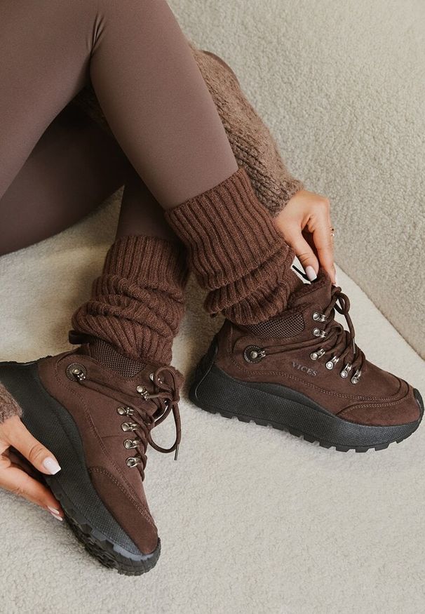 Born2be - Brązowe Sportowe Sneakersy Śniegowce Vices na Grubej Podeszwie Nellsana. Okazja: na co dzień. Kolor: brązowy. Materiał: jeans. Szerokość cholewki: normalna. Wzór: aplikacja