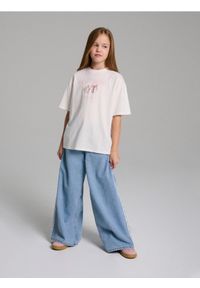 Sinsay - Bawełniana koszulka z napisem - kremowy. Kolor: kremowy. Materiał: bawełna. Wzór: napisy #1