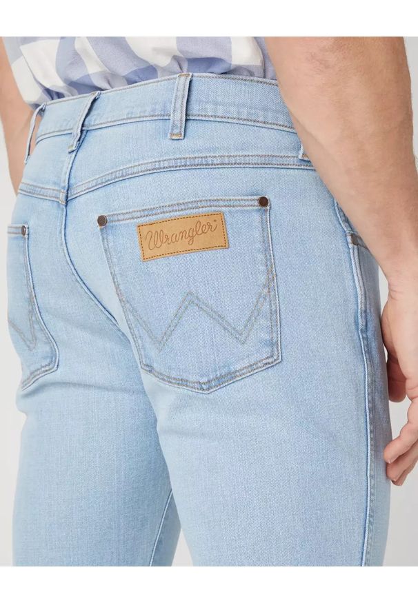 Wrangler - WRANGLER LARSTON MĘSKIE SPODNIE JEANSOWE JEANSY BLUE WAVES W18SHN42H 112328980