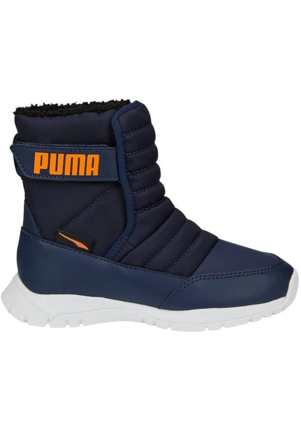 Buty Puma Nieve Wtr Ac Ps Jr 380745 06 niebieskie. Okazja: na spacer. Wysokość cholewki: przed kolano. Kolor: niebieski. Materiał: syntetyk, materiał, skóra ekologiczna, guma, futro. Szerokość cholewki: normalna. Sezon: jesień, zima. Sport: turystyka piesza