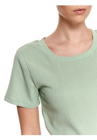 TOP SECRET - Gładki t-shirt z okrągłym dekoltem. Kolor: zielony. Materiał: jeans, tkanina. Długość rękawa: krótki rękaw. Długość: krótkie. Wzór: gładki. Sezon: lato #4