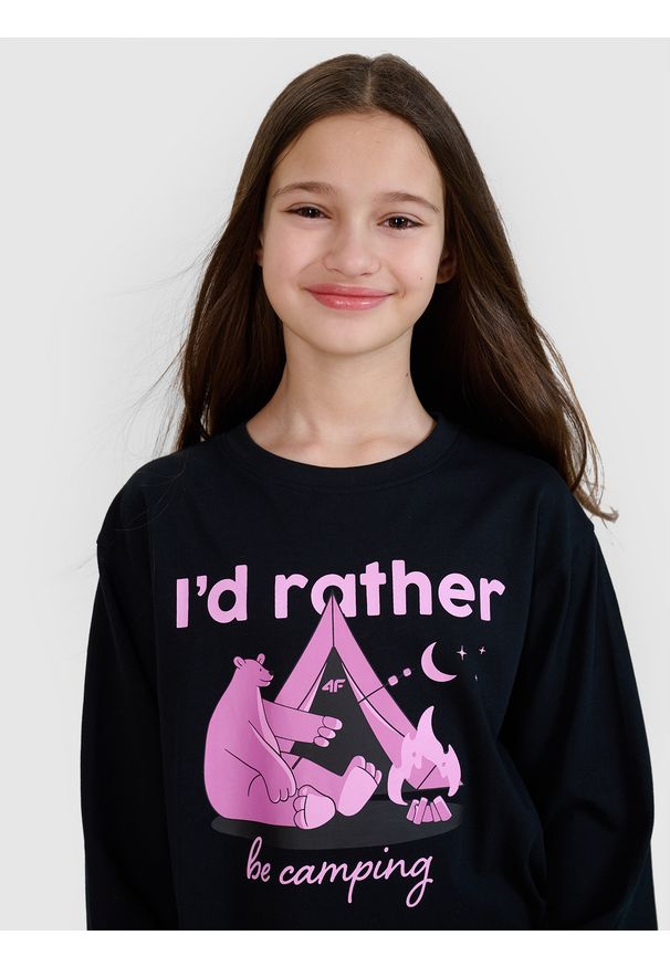 4f - 4F Longsleeve oversize z nadrukiem dziewczęcy - czarny 140 (9-10 lat). Okazja: na co dzień. Kolor: czarny. Materiał: dzianina, bawełna, jersey. Długość rękawa: długi rękaw. Długość: długie. Wzór: nadruk. Sezon: lato. Styl: klasyczny, sportowy, casual