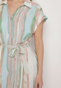 Born2be - Niebieska Sukienka z Wiskozy o Koszulowym Kroju z Wiązanym Paskiem Iffira. Okazja: na co dzień, na spotkanie biznesowe. Typ kołnierza: kołnierzyk klasyczny. Kolor: niebieski. Materiał: wiskoza. Typ sukienki: koszulowe. Styl: biznesowy, casual, elegancki, klasyczny #4