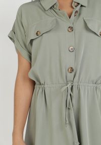 Born2be - Zielona Sukienka Priaphelous. Kolor: zielony. Materiał: bawełna, tkanina. Długość rękawa: krótki rękaw. Wzór: aplikacja. Typ sukienki: rozkloszowane, koszulowe. Długość: mini #3
