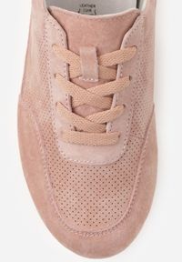Renee - Różowe Minimalistyczne Sneakersy Zamszowe ze Skórzaną Wkładką i Perforacją Zaehlisa. Okazja: na co dzień. Kolor: różowy. Materiał: skóra, zamsz. Szerokość cholewki: normalna #6