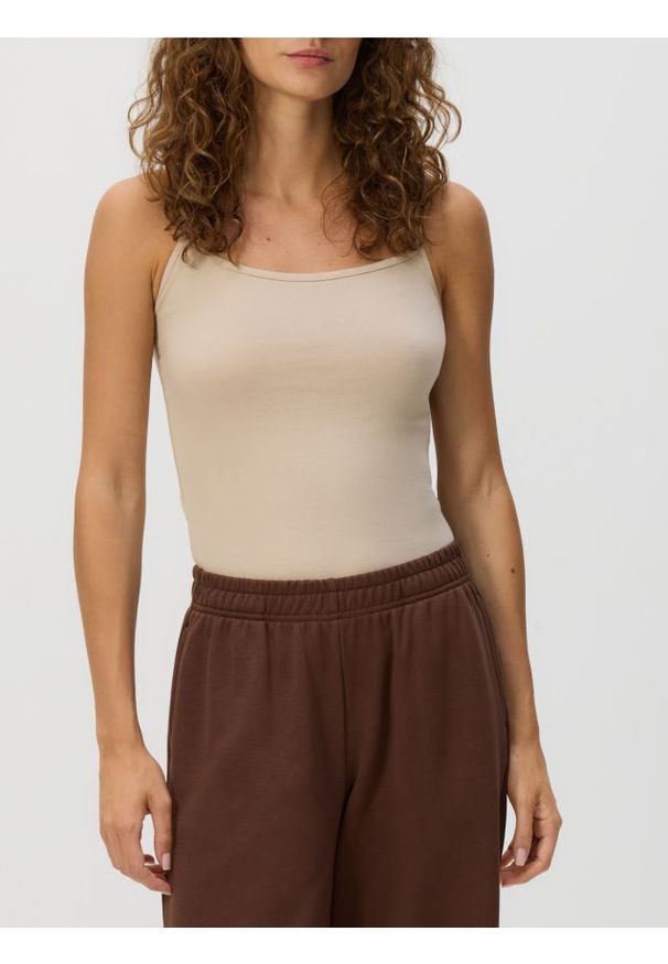 Reserved - Bawełniany top - kremowy. Kolor: kremowy. Materiał: bawełna